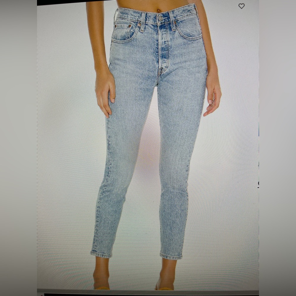 Levi’s 501 Skinny jeans sz 25 waist/28 length- Tango Light wash. Like new!